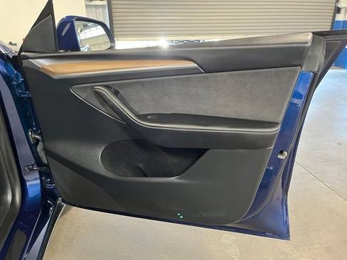Used 2024 Tesla Model Y Long Range AWD/4WD image 12