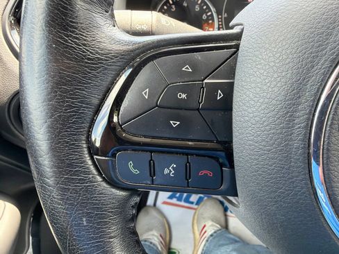 Used 2016 Jeep Renegade Latitude AWD/4WD image 14