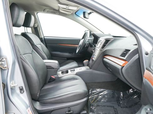 Used 2013 Subaru Outback 2.5i Limited AWD/4WD image 11