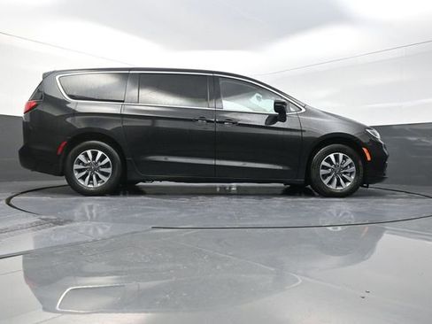 Used 2023 Chrysler Pacifica Touring-L FWD image 37