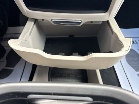 Used 2024 Chrysler Pacifica Touring-L FWD image 20