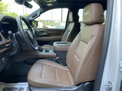 Used 2024 Chevrolet Tahoe High Country AWD/4WD image 16