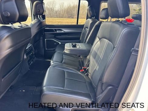 Used 2024 Jeep Wagoneer Series II image 11