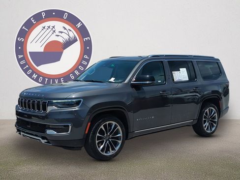 Used 2024 Jeep Wagoneer Series III w/ Premium Group I AWD/4WD image 1
