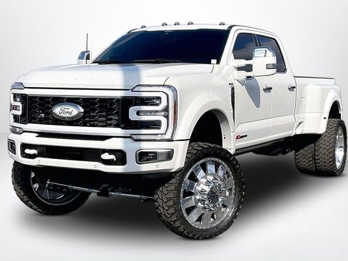 Used 2024 Ford F450 Limited image 3