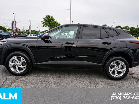 Used 2025 Chevrolet Trax LS w/ LS Convenience Package FWD image 10