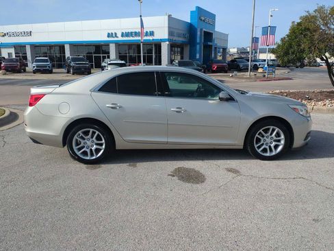 Used 2015 Chevrolet Malibu LT w/ Power Convenience Package image 9