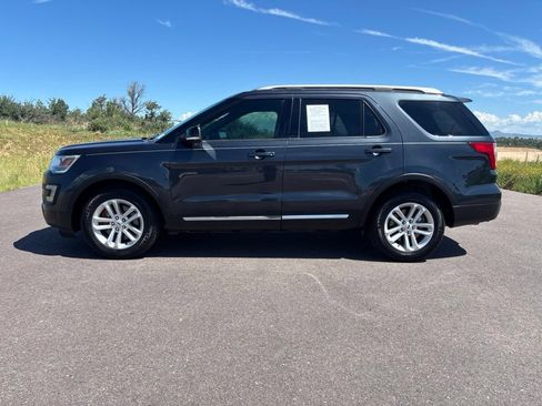 Used 2017 Ford Explorer XLT w/ Equipment Group 202A FWD image 9
