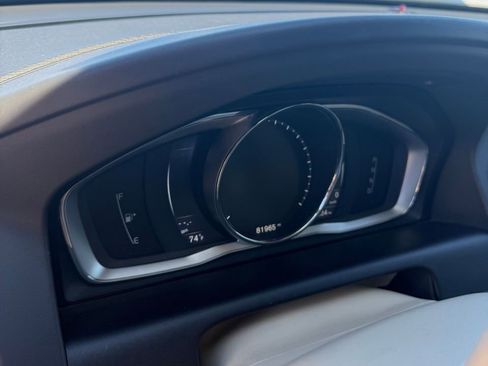 Used 2016 Volvo XC60 T5 Premier w/ Proximity Package image 8