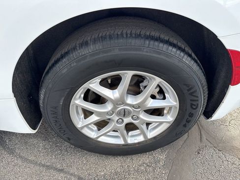 Used 2024 Chrysler Pacifica Touring-L FWD image 24