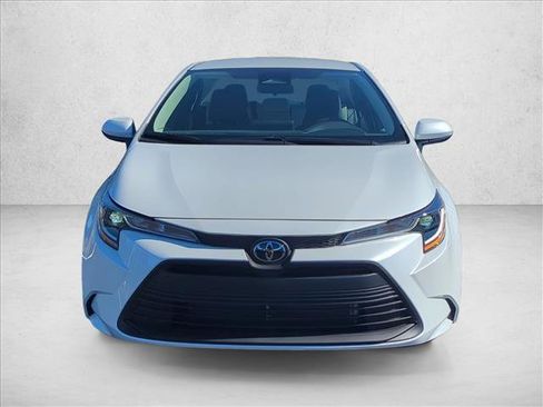 Used 2025 Toyota Corolla LE w/ Convenience Package FWD image 2