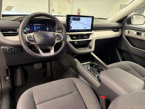 Used 2025 Ford Explorer Active image 28