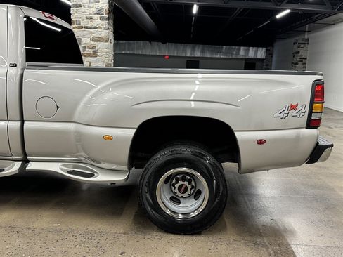 Used 2005 GMC Sierra 3500 SLT w/ Heavy-Duty Power Package AWD/4WD image 8