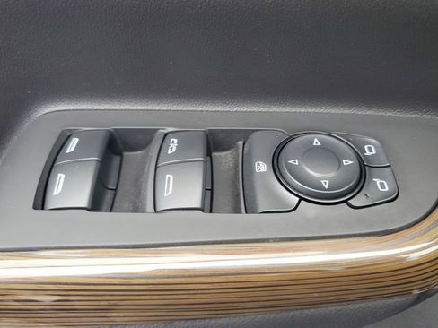 Certified 2023 GMC Acadia SLE w/ Driver Convenience Package image 22