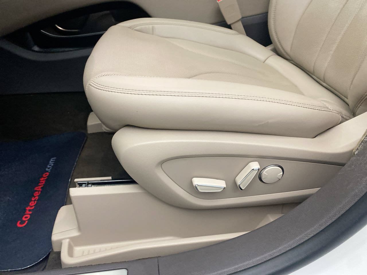 Used 2023 Lincoln Nautilus Reserve AWD/4WD image 13