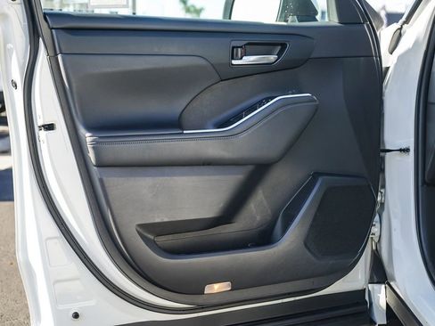 Used 2022 Toyota Highlander XLE image 22