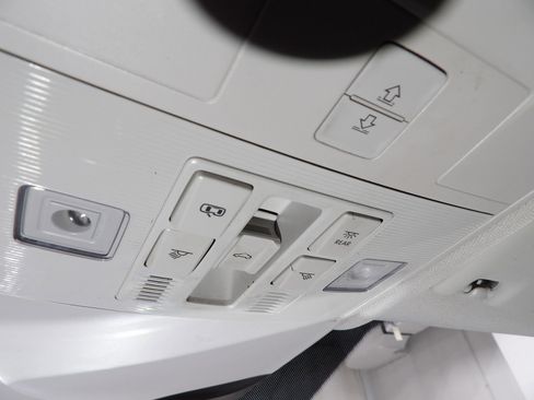 Used 2024 Volkswagen Taos SE w/ Panoramic Sunroof Package image 24