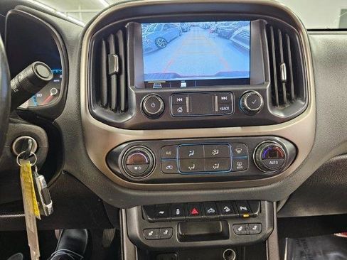 Used 2019 Chevrolet Colorado Z71 AWD/4WD image 16