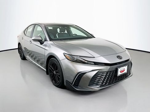 Used 2026 Toyota Camry SE w/ Convenience Package FWD image 3
