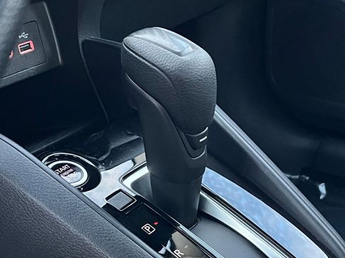 Used 2025 Nissan Versa SV image 41