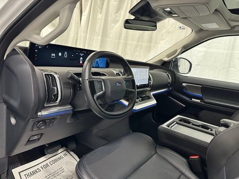 Used 2025 Ford Expedition Platinum AWD/4WD image 15