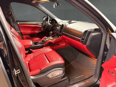Used 2014 Porsche Cayenne GTS AWD/4WD image 30
