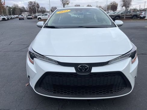 Used 2022 Toyota Corolla LE image 2