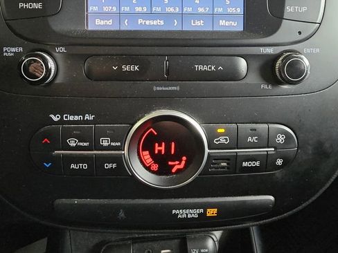 Used 2017 Kia Soul + image 24