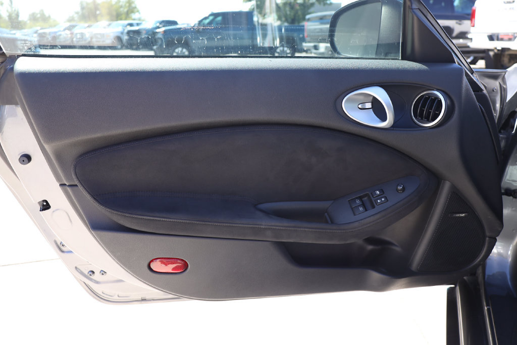Used 2013 Nissan 370Z Touring RWD image 10