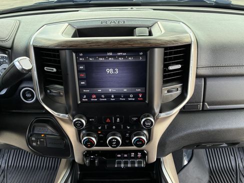 Used 2021 RAM 2500 Laramie w/ Body Color Bumper Group AWD/4WD image 19