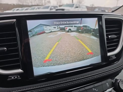 Used 2024 Chrysler Pacifica Select image 26