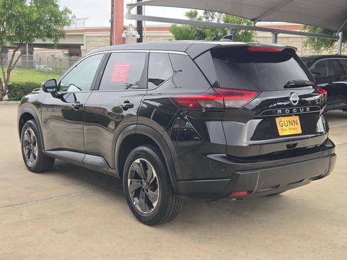 Certified 2025 Nissan Rogue SV FWD image 5