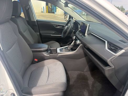 Used 2023 Toyota RAV4 XLE AWD/4WD image 39