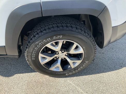 Used 2014 Jeep Cherokee Trailhawk AWD/4WD image 23