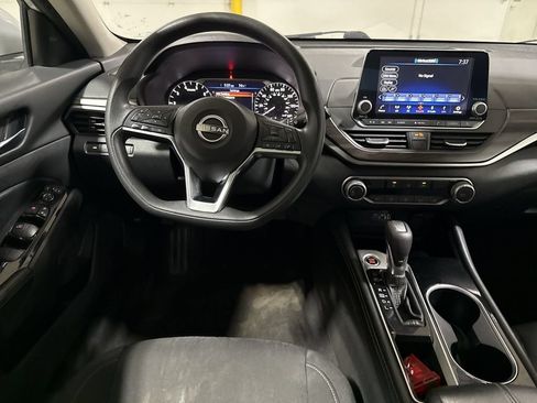 Used 2023 Nissan Altima 2.5 SV FWD image 11
