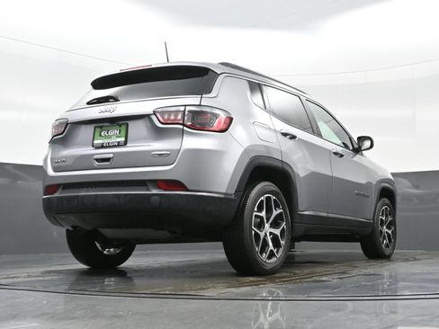 Used 2024 Jeep Compass Latitude AWD/4WD image 33