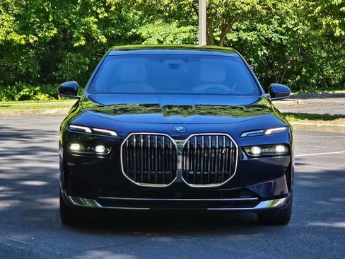 Used 2023 BMW i7 xDrive60 AWD/4WD image 10