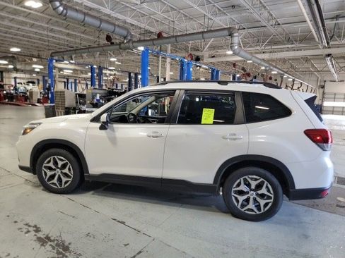 Used 2021 Subaru Forester Premium image 8
