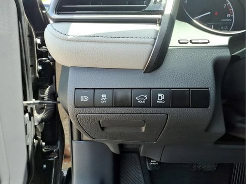Used 2023 Toyota Camry SE FWD image 14