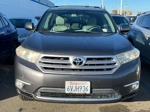 Used 2012 Toyota Highlander SE w/ Tow Pkg image 6
