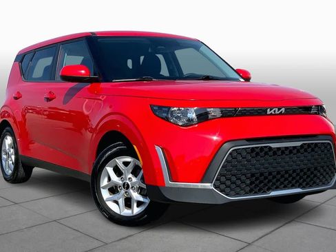 Used 2023 Kia Soul S image 2