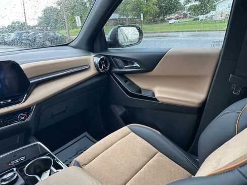 New 2025 Chevrolet Equinox ACTIV w/ Safety and Technology Package image 13