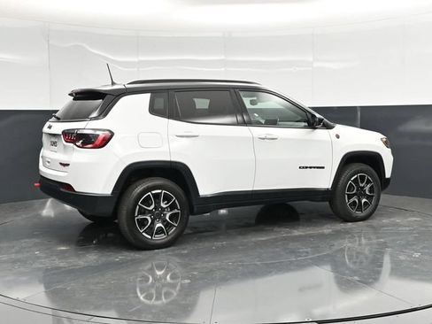 Certified 2025 Jeep Compass Trailhawk AWD/4WD image 4