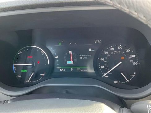 Used 2025 Toyota Sienna XLE image 10