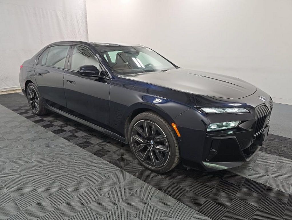 Used 2023 BMW 760i xDrive w/ Executive Package AWD/4WD image 3