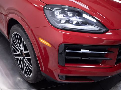 Certified 2025 Porsche Cayenne Coupe AWD/4WD image 12