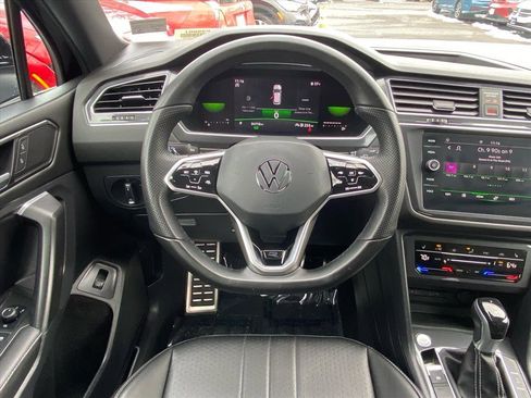 Certified 2022 Volkswagen Tiguan SE R-Line image 6