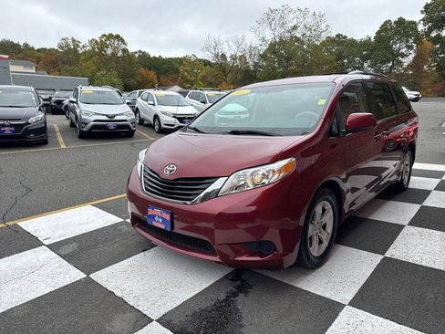Used 2011 Toyota Sienna LE image 5
