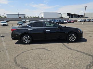 Used 2025 Nissan Altima 2.5 SV w/ SV Premium Package FWD video 4