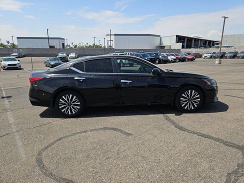 Used 2025 Nissan Altima 2.5 SV w/ SV Premium Package FWD image 4